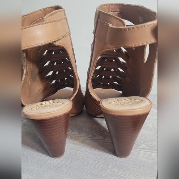 VINCE Camuto Emore Open Toe Leather Gladiator Lazer Cut Pump Heel 9.5 - Picture 2 of 6